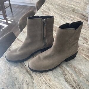 Sorel Women’s Leather Boots Size 9.5